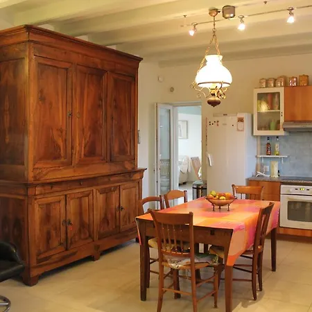 Holiday home Le Clos Aux Roses Saint-Meme-les-Carrieres