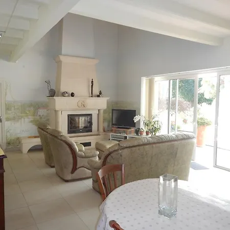 Le Clos Aux Roses * Saint-Meme-les-Carrieres