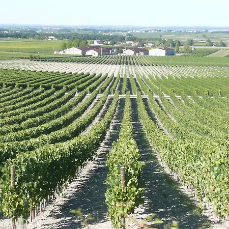 Le Clos Aux Roses Holiday home Saint-Meme-les-Carrieres